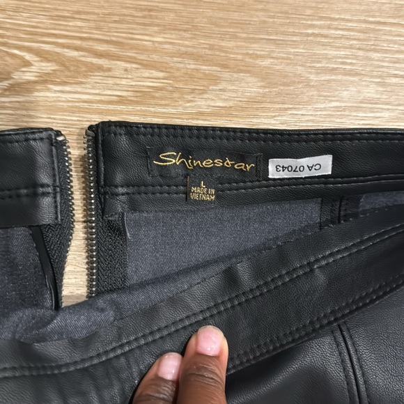 Faux leather skirt - Picture 3 of 3